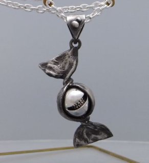 Crescent Moon Smile_p1 White Ver. (s_m-p.84) / Only Pendant