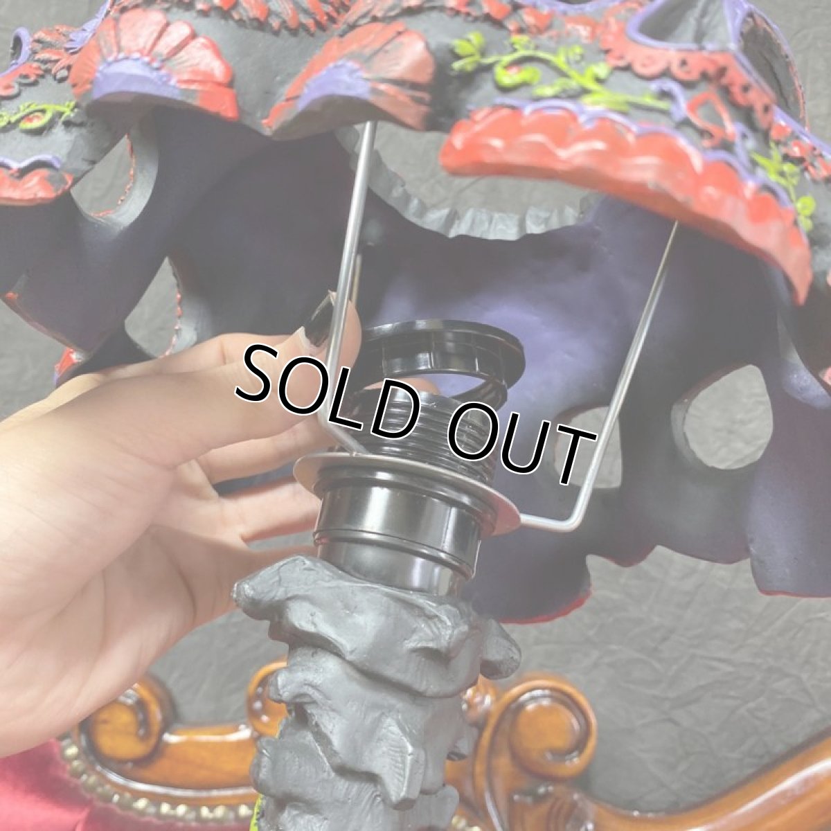 画像13: Atrocity 37.5cm / 死の象徴 -骸骨と背骨- / スタンドライト【NEMESIS NOW】 (13)