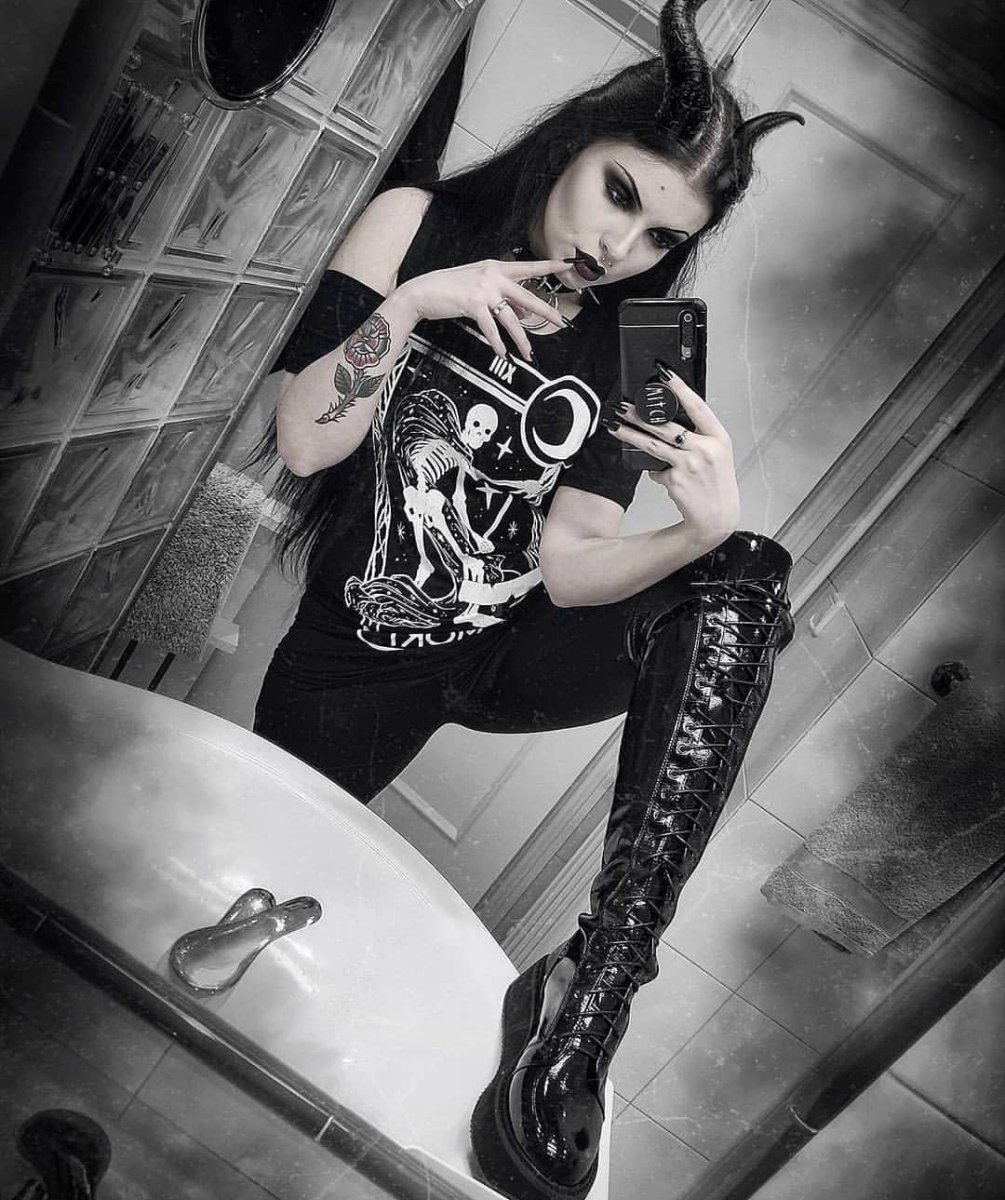 画像11: La Mort Death Tarot / コールドショルダートップス【Restyle】 (11)