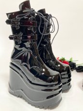 画像8: [取り寄せ]WAVE-150 / エナメル / ウェッジソール厚底ロングブーツ【DEMONIA】 (8)