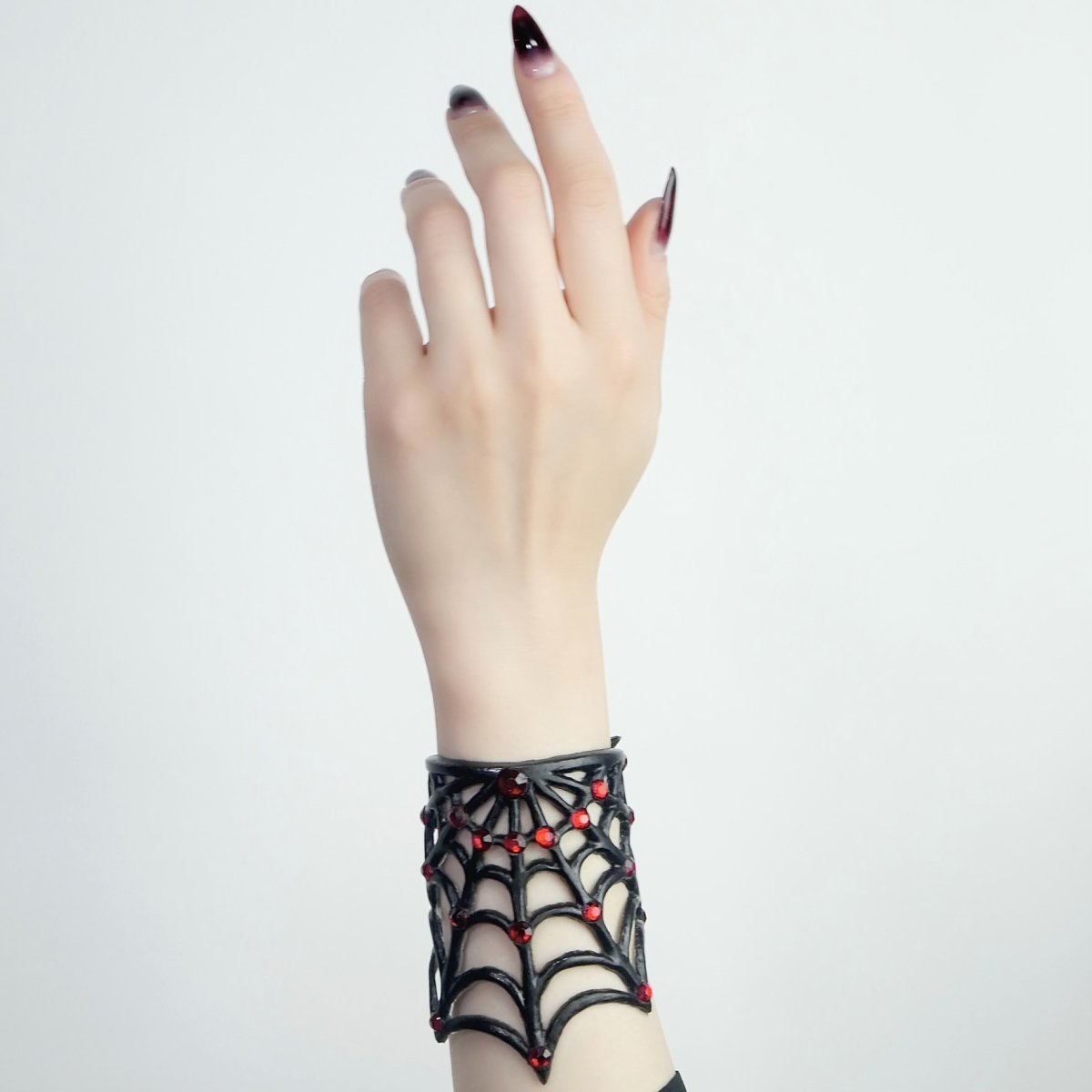画像2: Spider Web Cuff ブレスレット / Ruby Red (2)