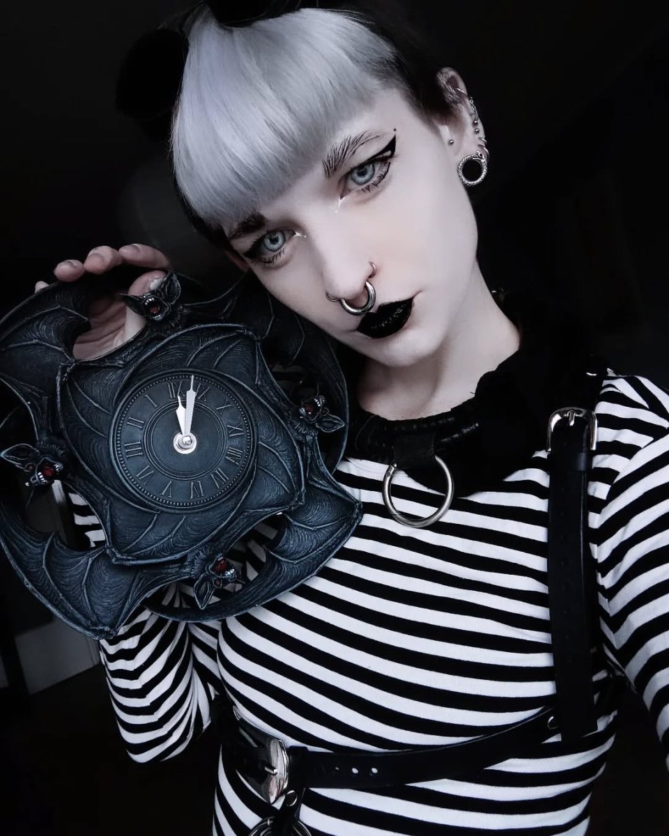 画像2: Creatures of the Night Clock 23cm / 壁掛け時計【NEMESIS NOW】 (2)