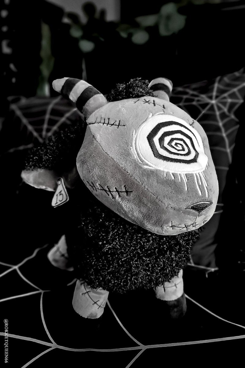 画像7: Black Sheep of the Family Plush / ぬいぐるみ【VampireFreaks】 (7)