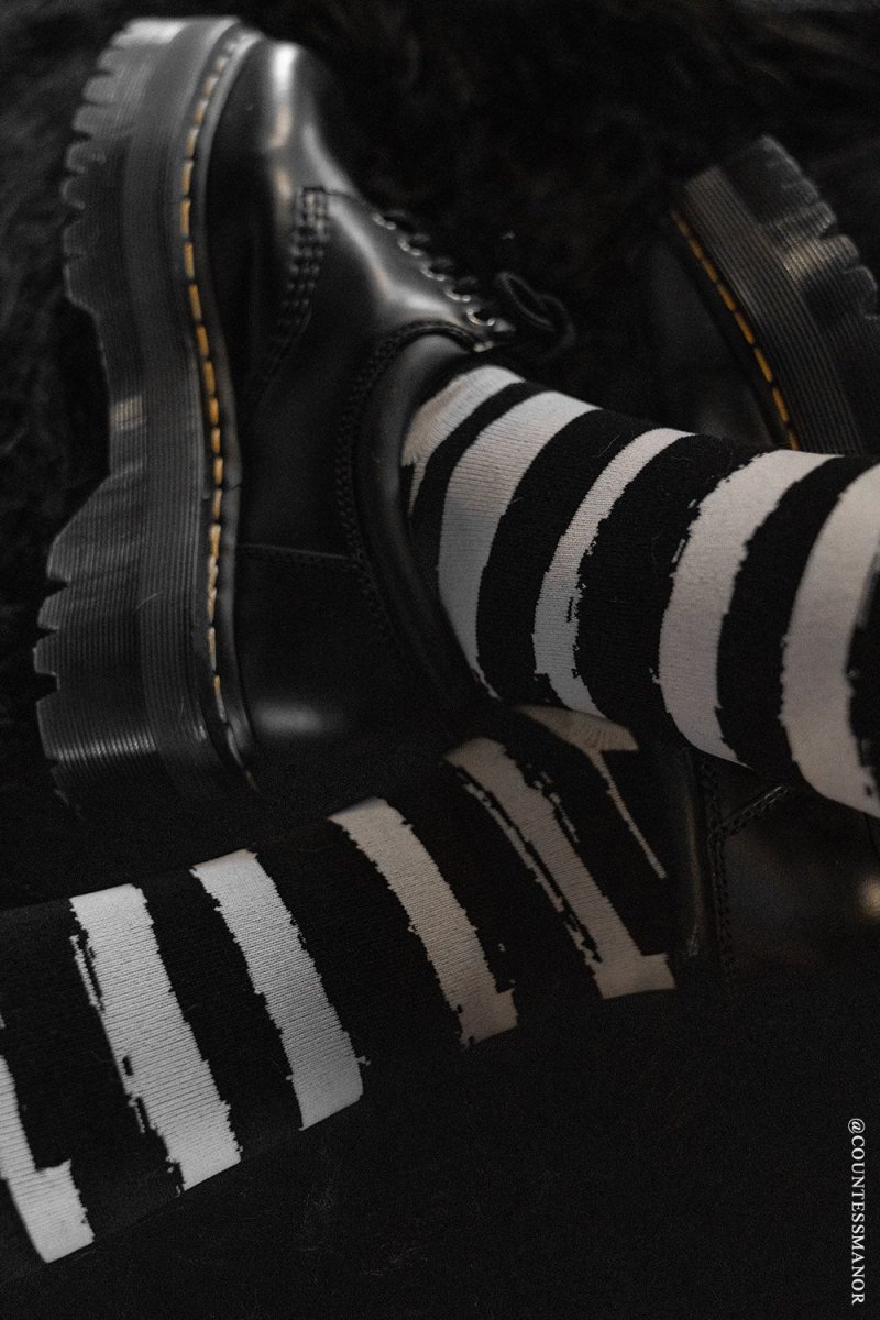 画像4: Creepy Crew Socks / Bone x Black Stripes / ソックス【VampireFreaks】 (4)