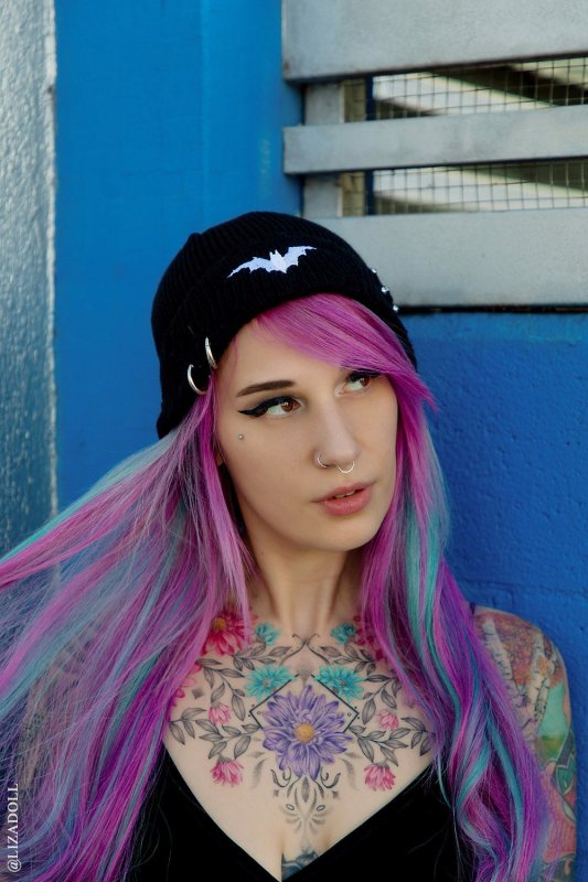 Distressed Pierced Beanie / White Bat / ビーニー【VampireFreaks