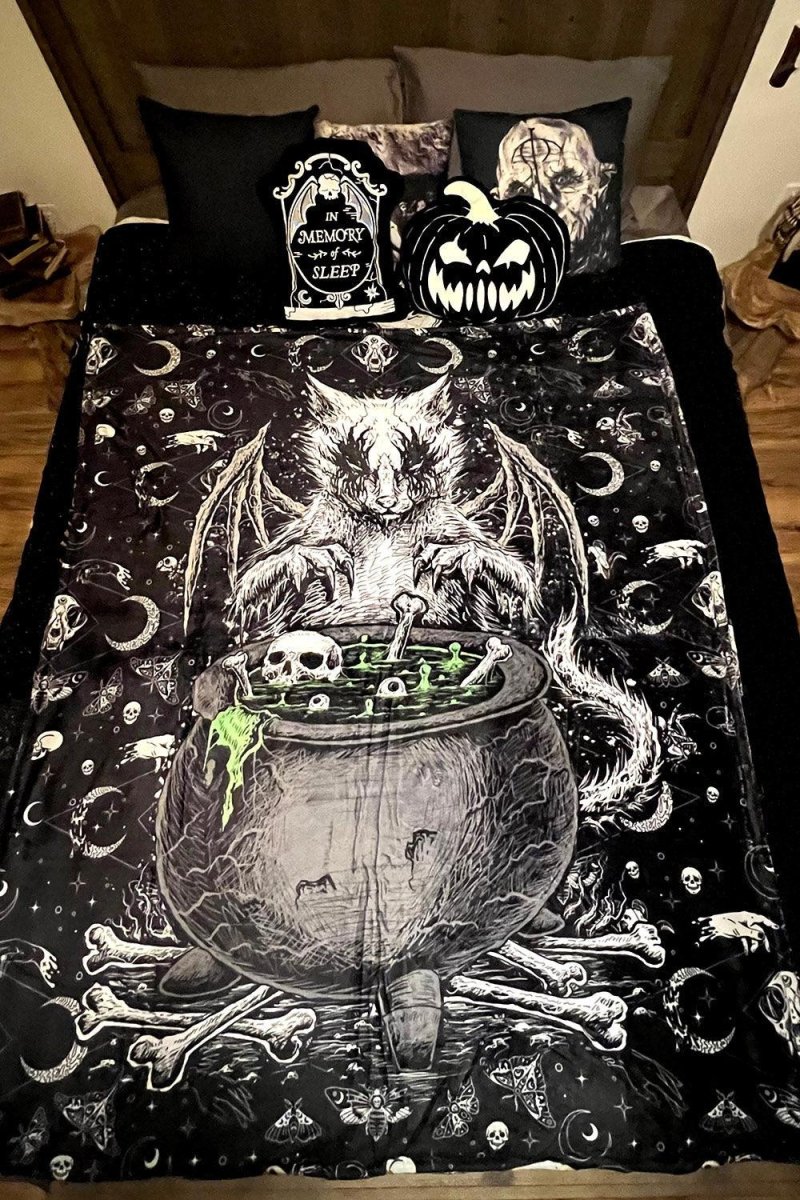 画像1: Conjuring Cat Throw Blanket / ブランケット【VampireFreaks】 (1)