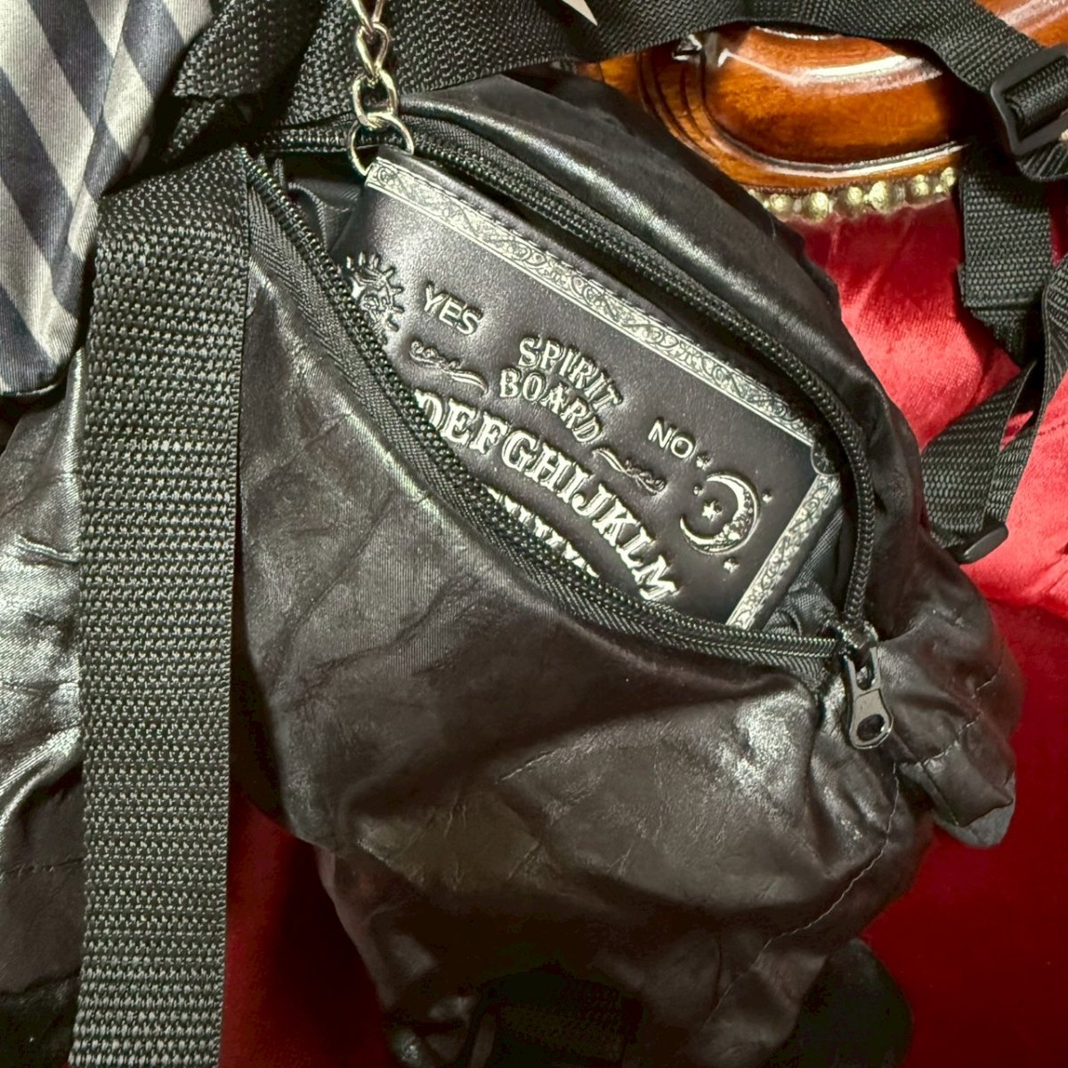 画像6: CRACKED EYES PLAGUE DOC PLUSH BACKPACK / バッグパック【SPOOKYVILLE CRITTERS】 (6)