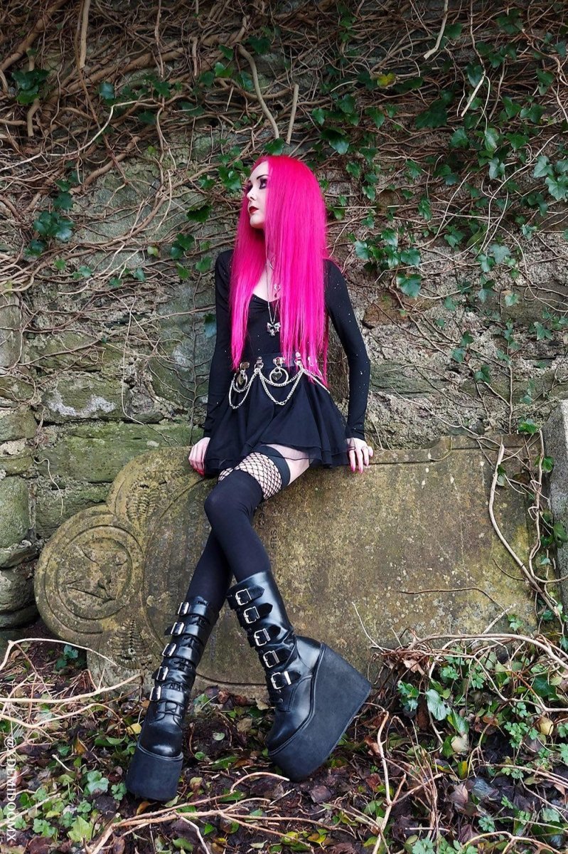 画像9: Fishnet Garter Thigh High Socks / Black / ニーハイソックス【VampireFreaks】 (9)