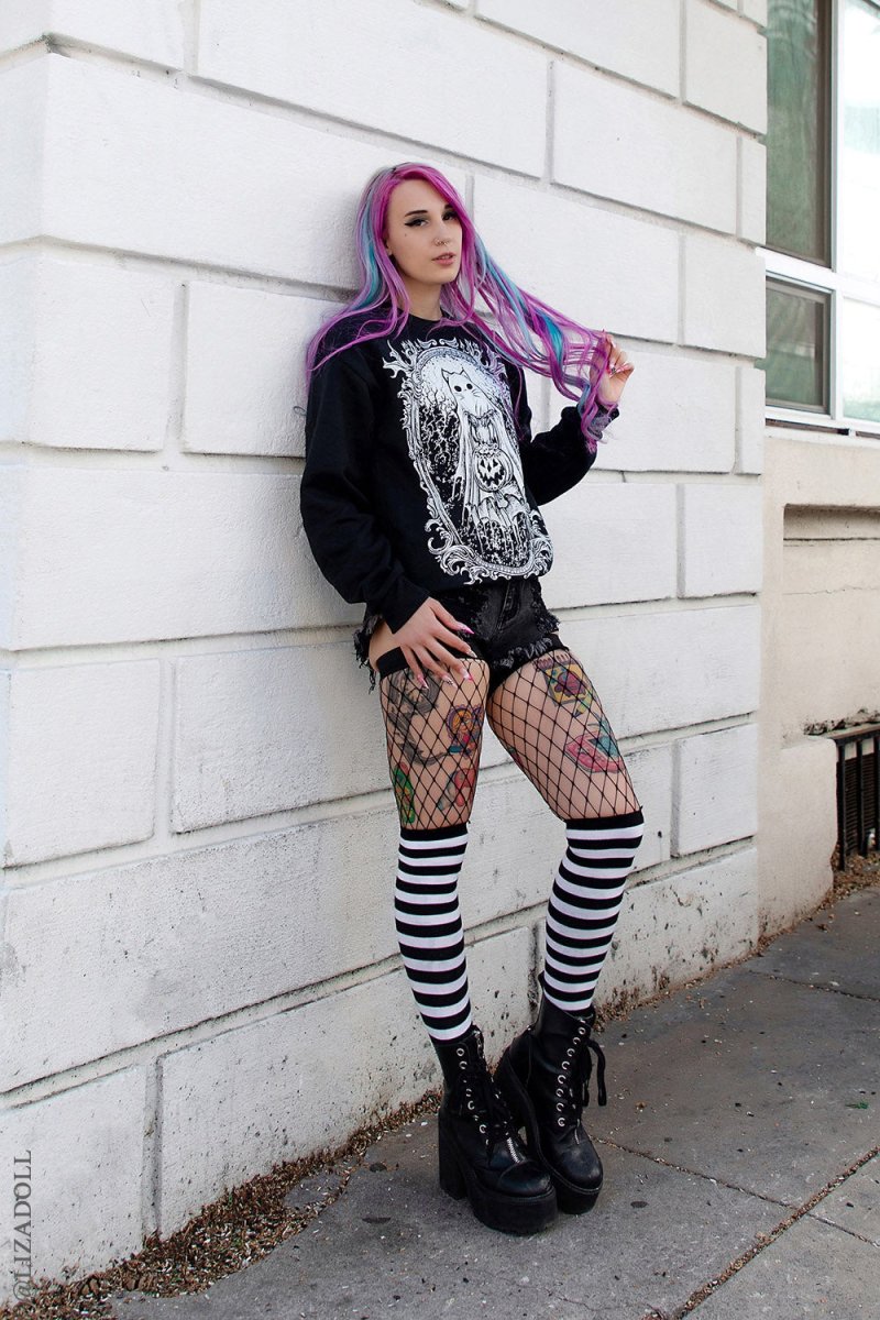 画像3: Fishnet Garter Thigh High Socks / Black x White / ニーハイソックス【VampireFreaks】 (3)