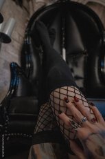 画像3: Fishnet Garter Thigh High Socks / Black / ニーハイソックス【VampireFreaks】 (3)