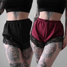 画像7: 🔥SALE🔥Severina Satin Shorts / BLACK / ショートパンツ / ルームウェア【KILL STAR】 (7)