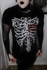 画像1: Bleeding Heart Skeleton / 心臓を蝕む血の影 / Ｔシャツ【VampireFreaks】 (1)