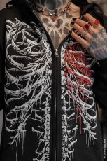 画像4: Bleeding Heart Skeleton Hoodie / 流血ハートスケルトン / ZIP パーカー【VampireFreaks】 (4)