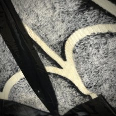 画像2: ⚡訳ありSALE⚡Less Than Perfect Spiderweb / 蓄光 / ブランケット【KREEPSVILLE 666】 (2)