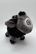 画像7: ⚡期間限定SALE⚡Black Sheep of the Family Plush Keychain / ぬいぐるみキーホルダー【VampireFreaks】 (7)