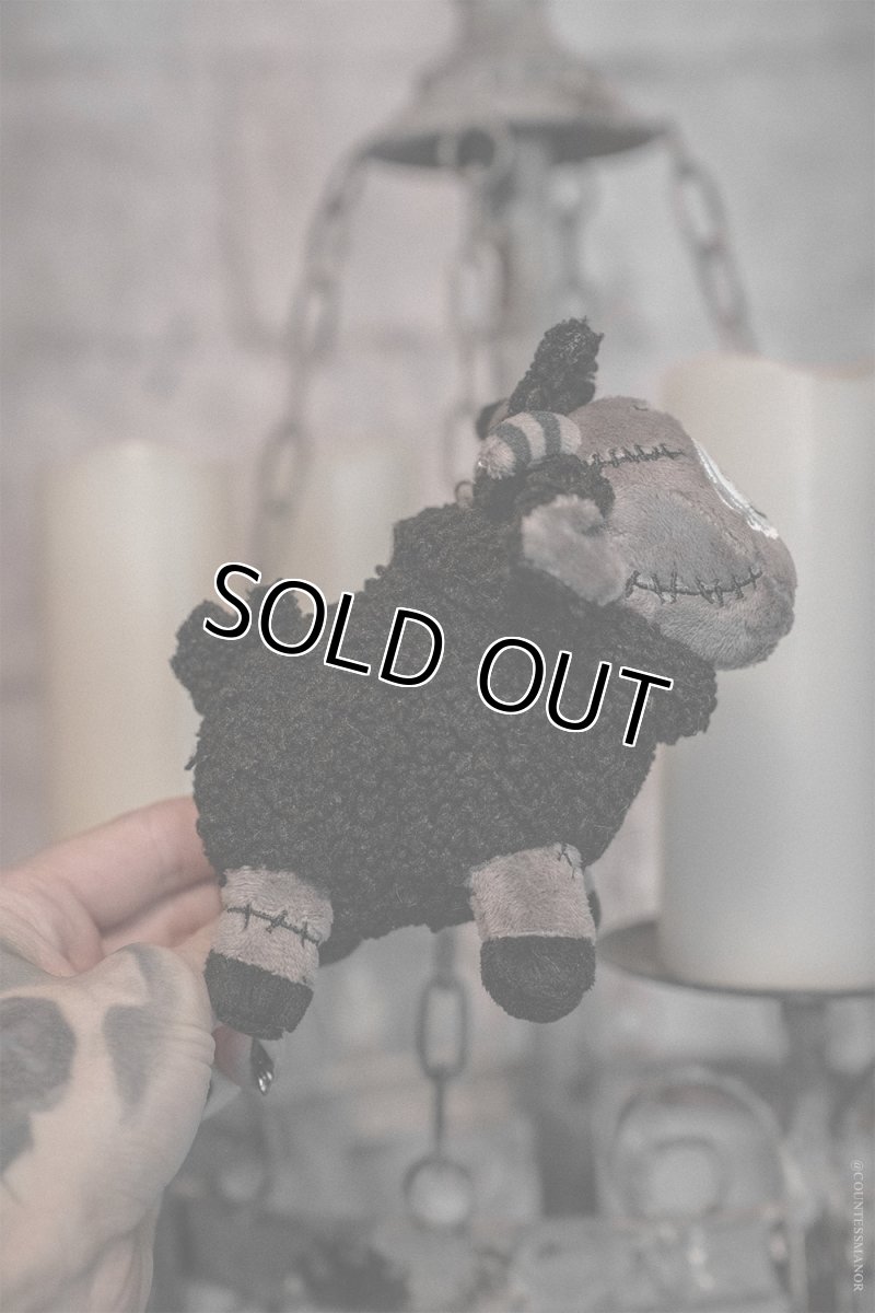 画像5: Black Sheep of the Family Plush Keychain / ぬいぐるみキーホルダー【VampireFreaks】 (5)