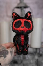 画像3: Blood Skelekitty Plush Keychain / ぬいぐるみキーホルダー【VampireFreaks】 (3)