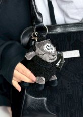 画像2: ⚡期間限定SALE⚡Black Sheep of the Family Plush Keychain / ぬいぐるみキーホルダー【VampireFreaks】 (2)