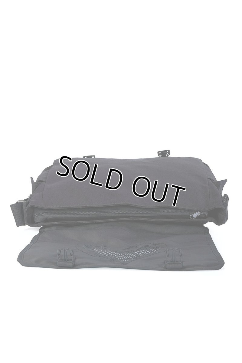 画像3: DARKEST LOVE MESSENGER BAG / メッセンジャーバッグ【Banned Apparel】 (3)