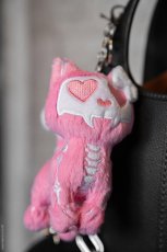 画像2: 🌸数量限定🌸Smitten Kitten Plush Keychain / ぬいぐるみキーホルダー【VampireFreaks】 (2)