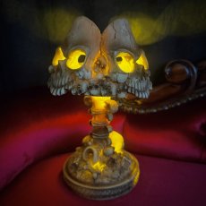画像3: Last Light Lamp (Bone) / 電池式 / テーブルランプ【NEMESIS NOW】 (3)
