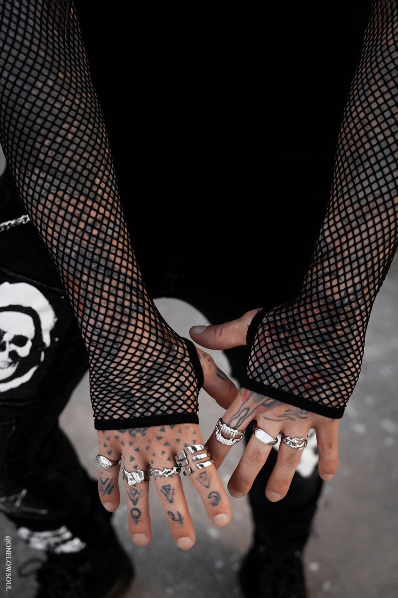画像3: Graveyard Goth Fishnet Sleeve Shirt / フィッシュネット付きＴシャツ【VampireFreaks】 (3)