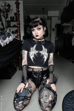 画像4: Broken Batwings Crop Top / クロップ丈 / Ｔシャツ【VampireFreaks】 (4)