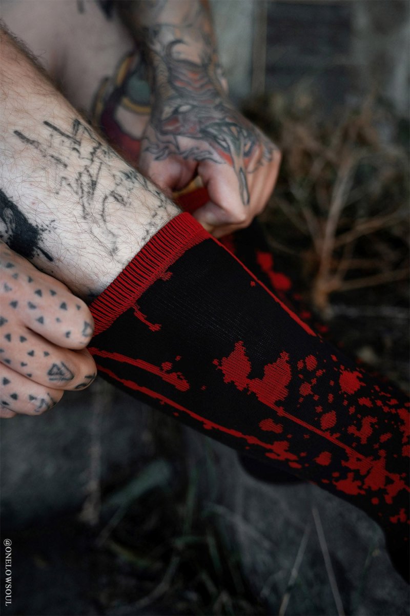 画像4: Murder Mystery Blood Splatter Socks / ソックス【VampireFreaks】 (4)