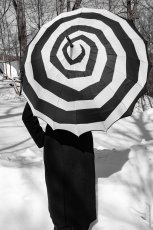 画像1: Batwing Pagoda Umbrella / SPOOKY SPIRAL / パゴダ傘【VampireFreaks】 (1)