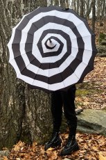 画像11: Batwing Pagoda Umbrella / SPOOKY SPIRAL / パゴダ傘【VampireFreaks】 (11)