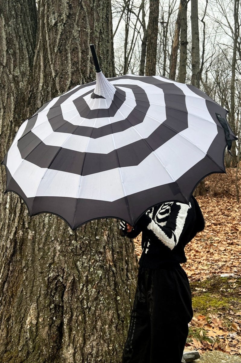 画像5: Batwing Pagoda Umbrella / SPOOKY SPIRAL / パゴダ傘【VampireFreaks】 (5)