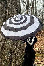 画像5: Batwing Pagoda Umbrella / SPOOKY SPIRAL / パゴダ傘【VampireFreaks】 (5)