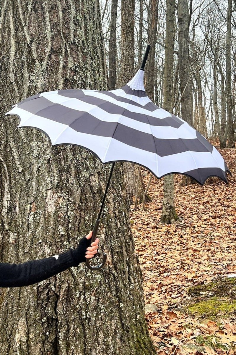 画像8: Batwing Pagoda Umbrella / SPOOKY SPIRAL / パゴダ傘【VampireFreaks】 (8)