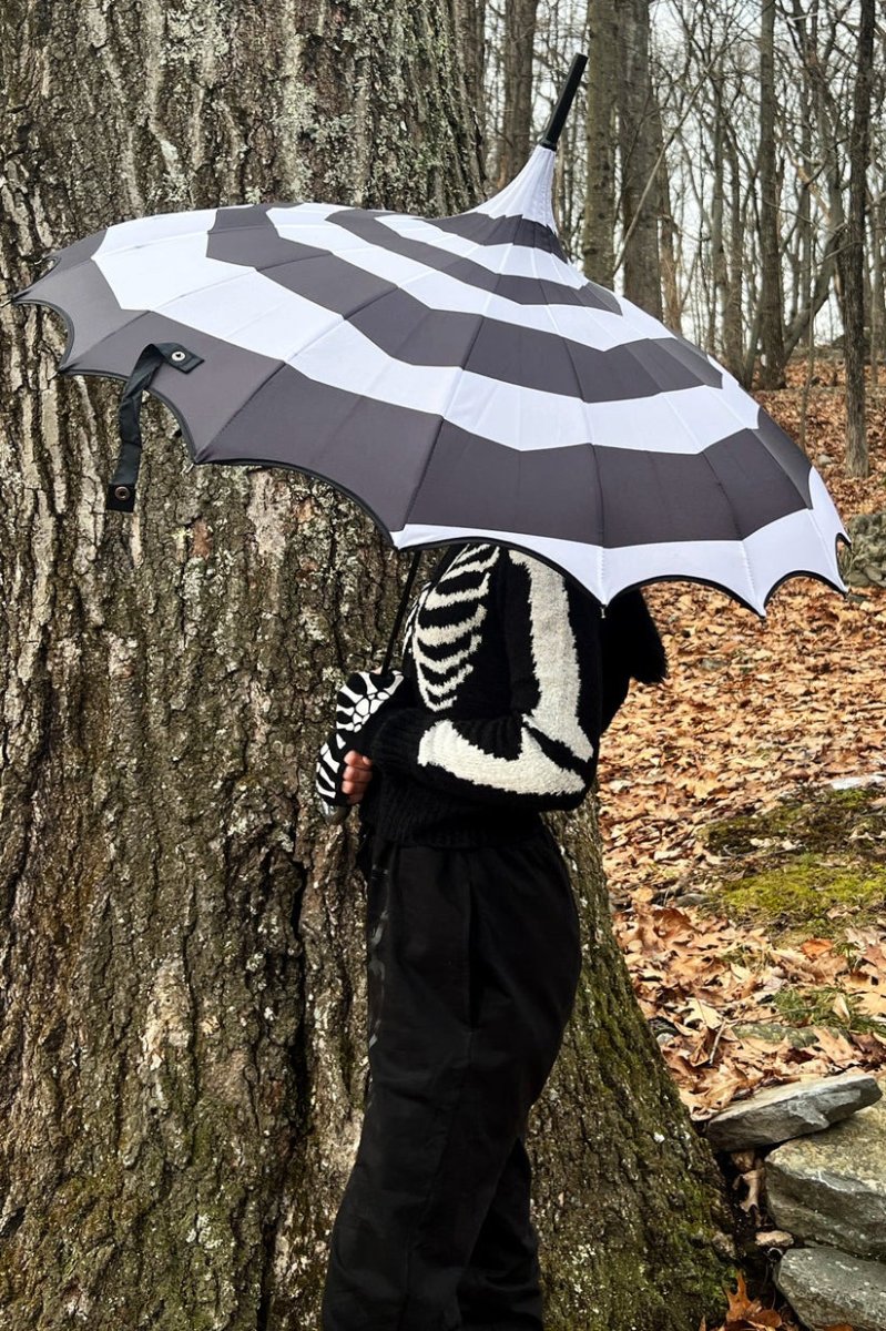 画像7: Batwing Pagoda Umbrella / SPOOKY SPIRAL / パゴダ傘【VampireFreaks】 (7)