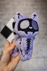 画像4: 💜数量限定💜Twilight Purple Skelekitty / Limited Edition / ぬいぐるみキーホルダー【VampireFreaks】 (4)