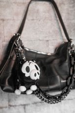 画像2: Skelepig Plush Keychain / ぬいぐるみキーホルダー【VampireFreaks】 (2)