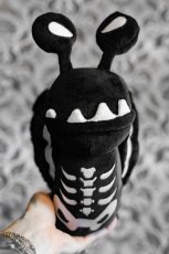 画像2: Slugula Skeleton Snail Plush Toy / カタツムリ / ぬいぐるみ【VampireFreaks】 (2)