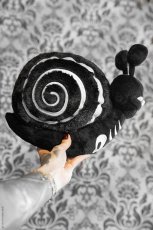 画像3: Slugula Skeleton Snail Plush Toy / カタツムリ / ぬいぐるみ【VampireFreaks】 (3)