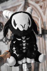 画像2: Skelegoat Plush Toy / ヤギ / ぬいぐるみ【VampireFreaks】 (2)