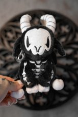 画像2: Skelegoat Plush Keychain / ヤギ / ぬいぐるみキーホルダー【VampireFreaks】 (2)