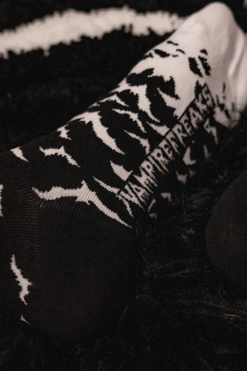画像7: Phantom Bat Crew Socks / Black x White / ソックス【VampireFreaks】 (7)