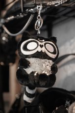 画像2: Moon Raccoon Plush Keychain / アライグマ / ぬいぐるみキーホルダー【VampireFreaks】 (2)