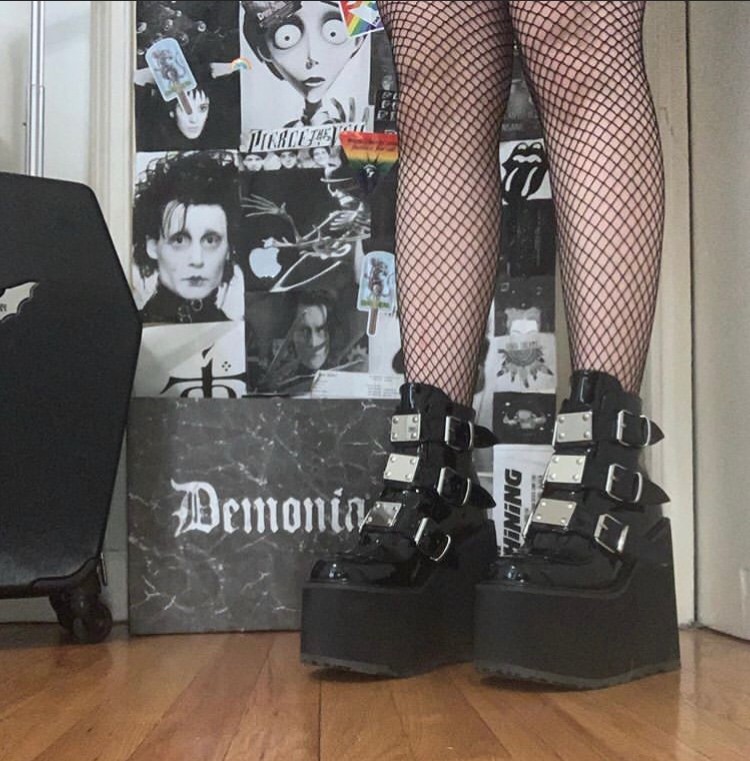 取り寄せ]SWING-105 / Black / 厚底ブーツ【DEMONIA】 | Spider