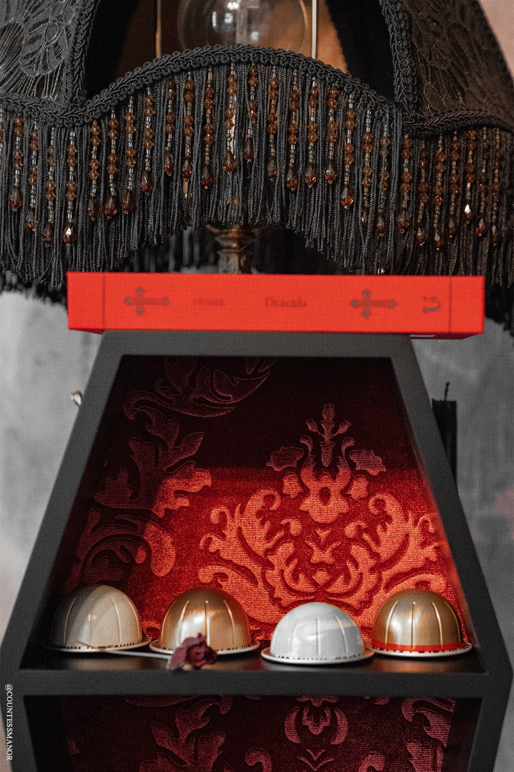 Haunted Mansion Coffin Shelf / Red Velvet / 棺型シェルフ