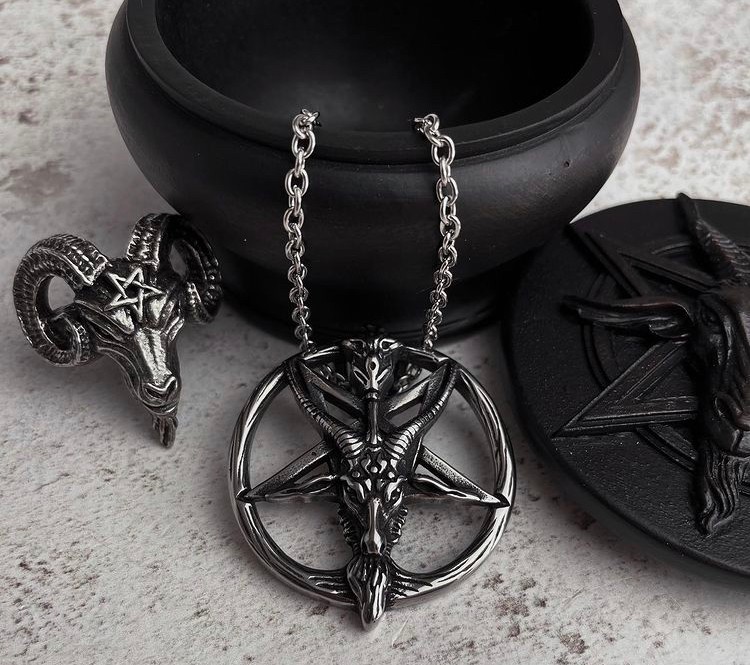 ALCHEMY GOTHIC: ブラックサンケプリ エジプトの創造の神 - ネックレス